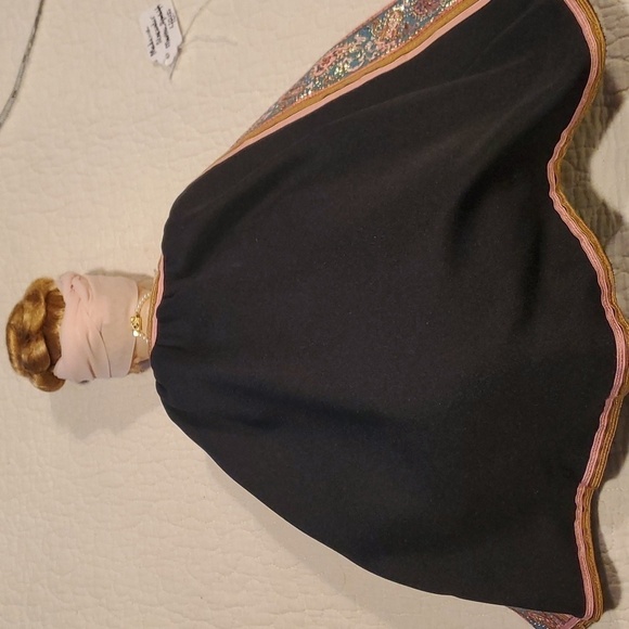 Madame Alexander Martha Randolph #1503 16" Inch Doll with Stand - Picture 13 of 16